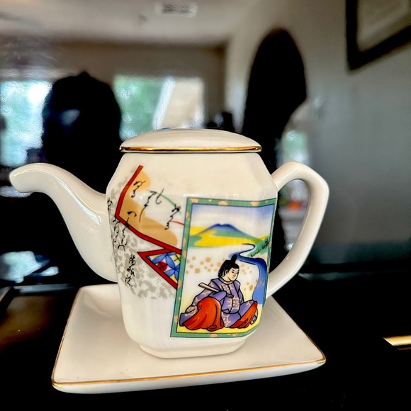 Small Japanese Teapot - Picture 3 of 7